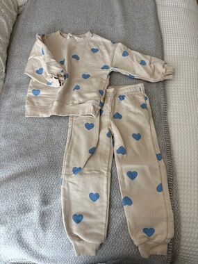 H&M Beige Sweatshirt and Jogger Set with Blue Hearts